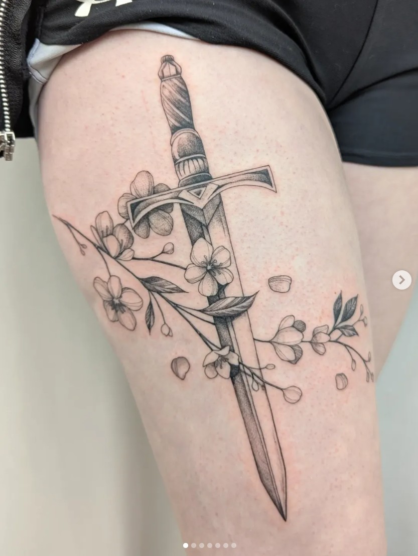 Dagger & Blooming Sakura